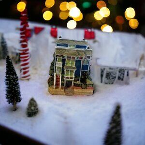 1996 Liberty Falls AH105 Governors Mansion Miniature House Vintage Resin